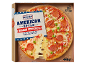 Amerikāņu stila salami pepperoni pica ar sieru un papriku, ar īpaši biezu pamatni.