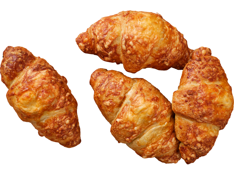Četri zeltaini brūni siera kruasāni uz melna fona