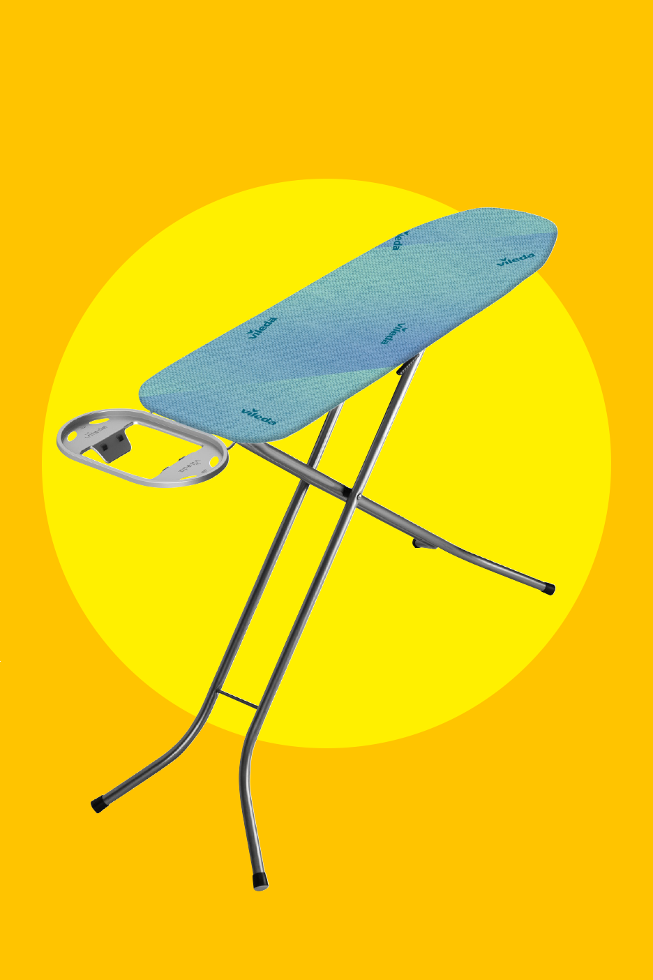 Gludināmais dēlis ar zilu virsmu un metāla statīvu uz dzeltena fona.