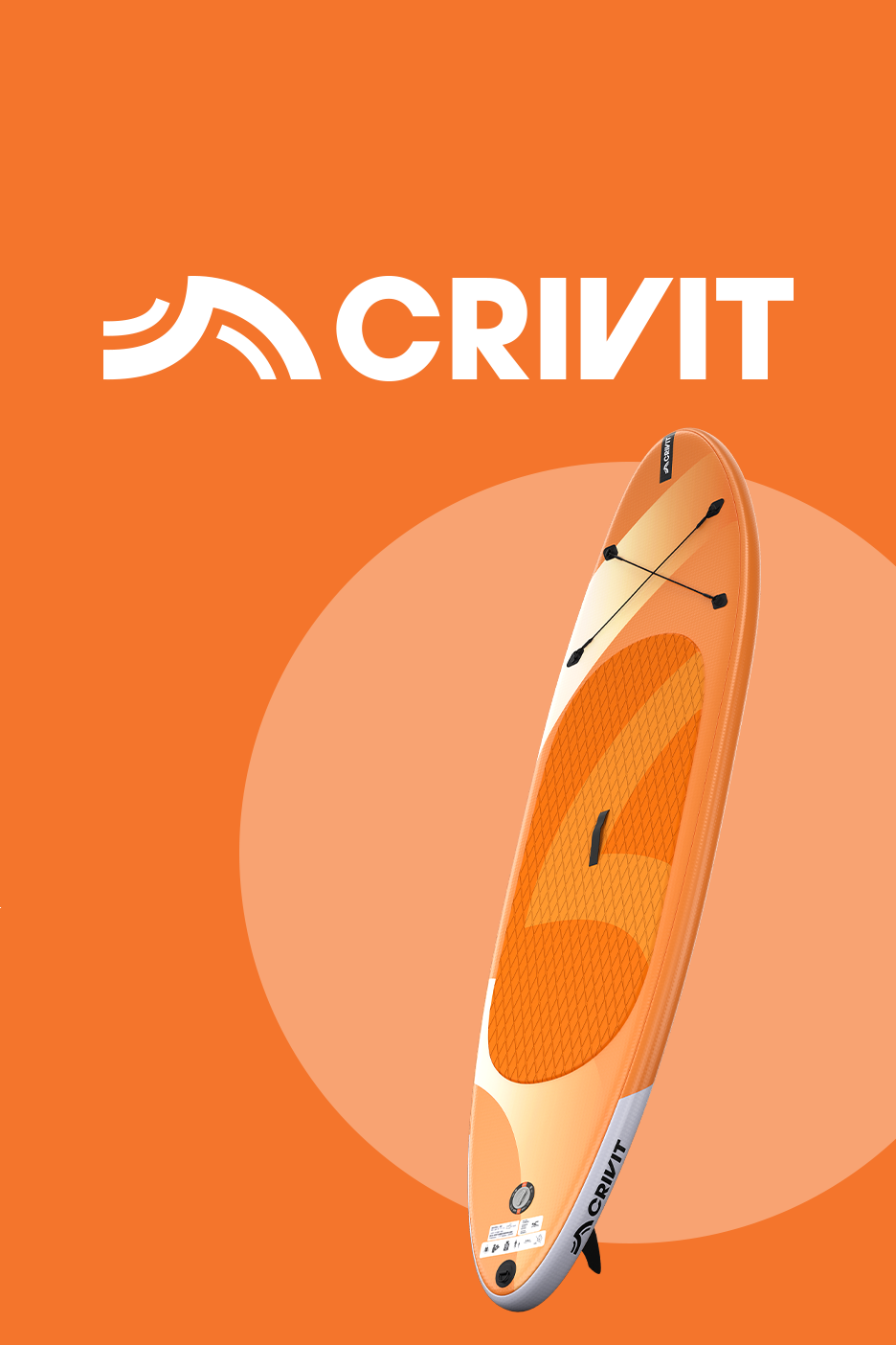Oranžs SUP dēlis uz oranža fona ar logotipu.