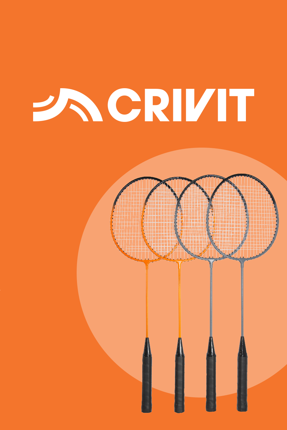 Četras badmintona raketes uz oranža fona ar logotipu.