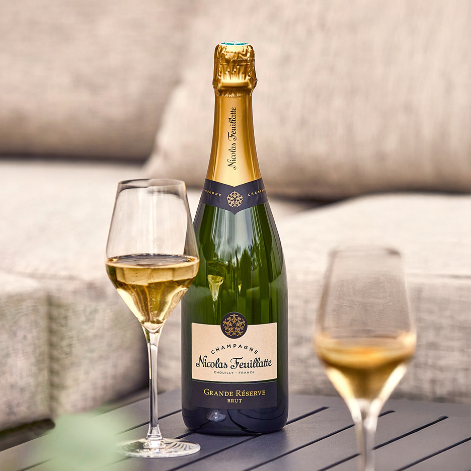 Nicolas Feuillatte Grande Reserve Brut šampanietis un glāzes