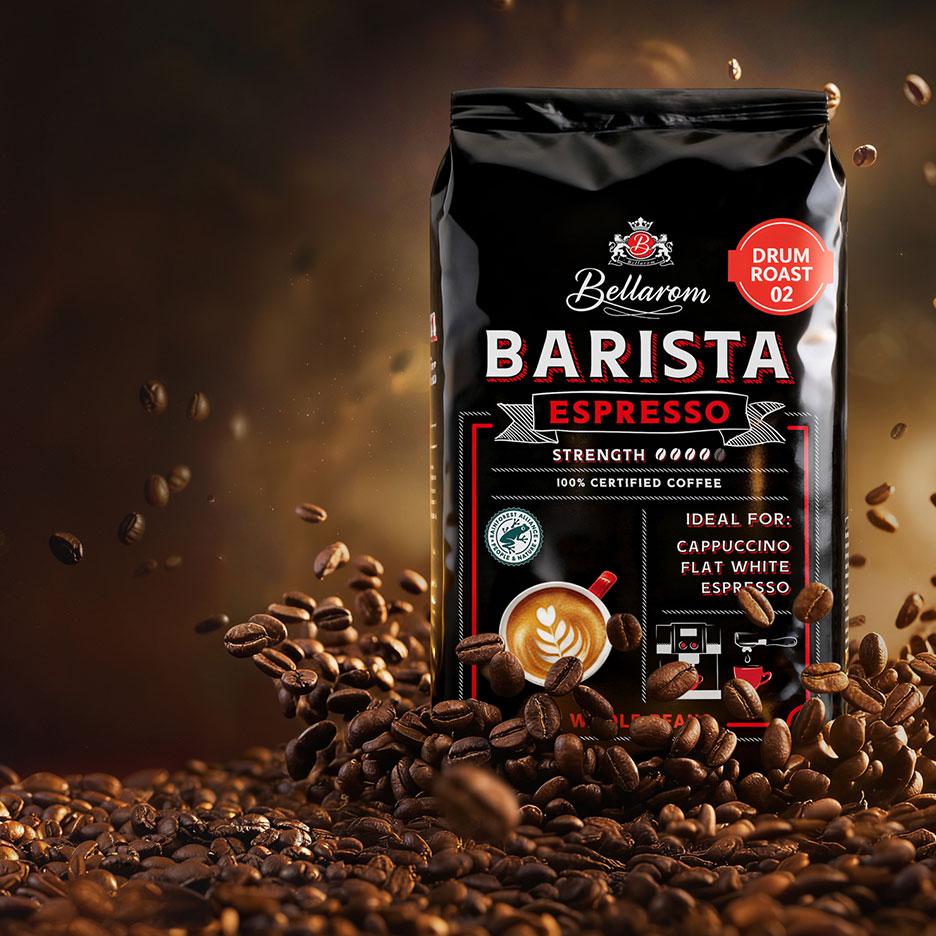 Barista Espresso kafijas iepakojums ar kafijas pupiņām un kafijas tasi.