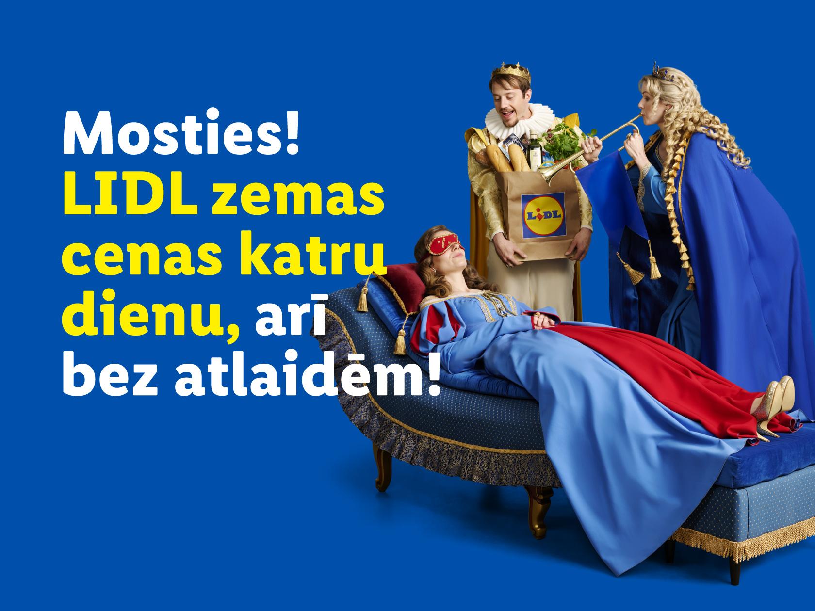 Lidl reklāmas attēls: karalis un karaliene ar Lidl iepirkumu maisiņu, princese guļ uz dīvāna.