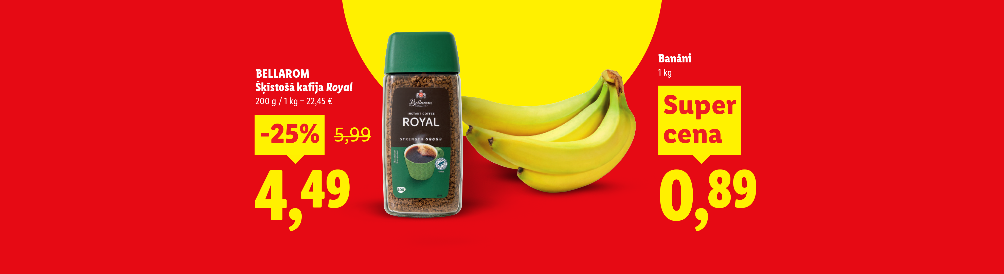 Reklāmas baneris ar šķīstošo kafiju un banāniem. Kafija ar 25% atlaidi, banāni par supercenu.