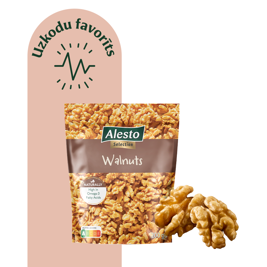 Valriekstu iepakojums ar uzrakstu 'Uzkodu favorīts', kas norāda uz augstu Omega-3 taukskābju saturu.
